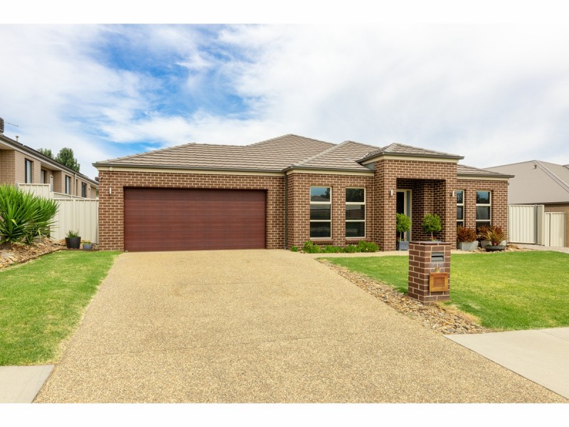 33 Whitton Drive, Thurgoona NSW 2640