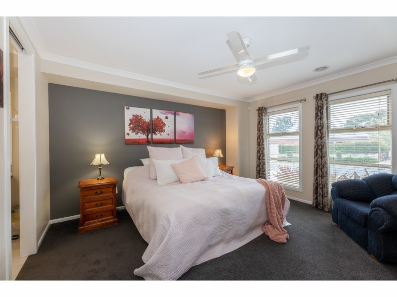 33 Whitton Drive, Thurgoona NSW 2640