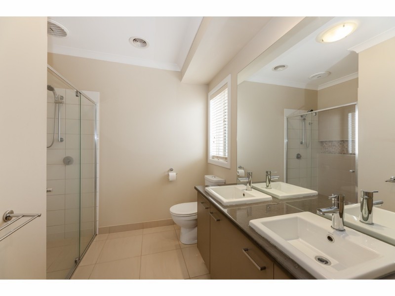 33 Whitton Drive, Thurgoona NSW 2640