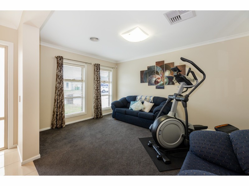 33 Whitton Drive, Thurgoona NSW 2640