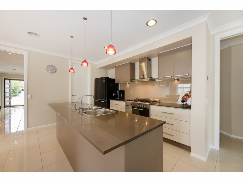 33 Whitton Drive, Thurgoona NSW 2640