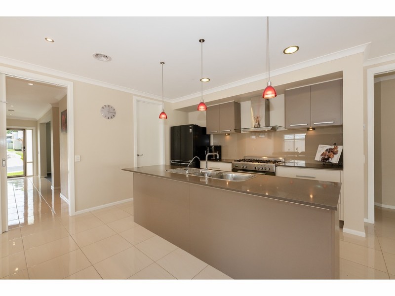 33 Whitton Drive, Thurgoona NSW 2640