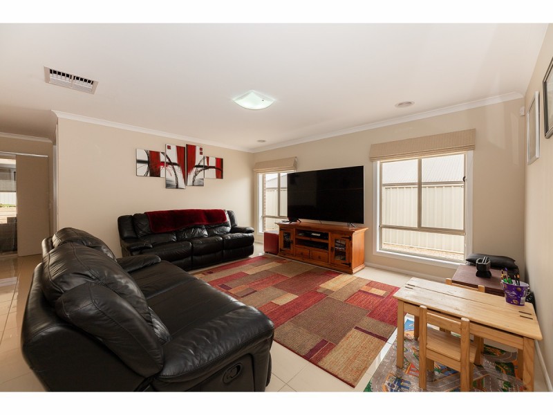 33 Whitton Drive, Thurgoona NSW 2640