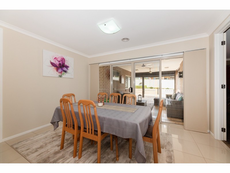 33 Whitton Drive, Thurgoona NSW 2640