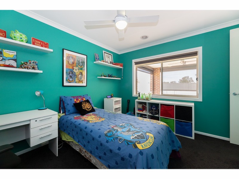 33 Whitton Drive, Thurgoona NSW 2640