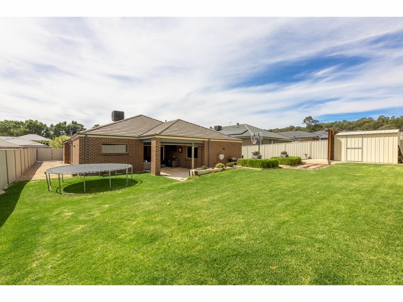33 Whitton Drive, Thurgoona NSW 2640