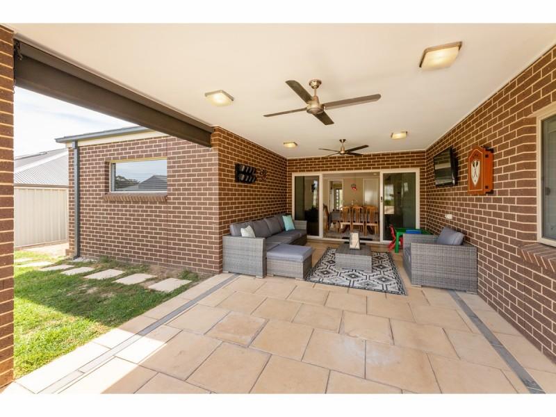 33 Whitton Drive, Thurgoona NSW 2640