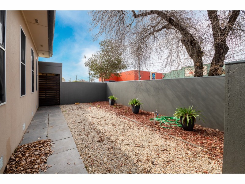 1/393 Griffith Road, Lavington NSW 2641