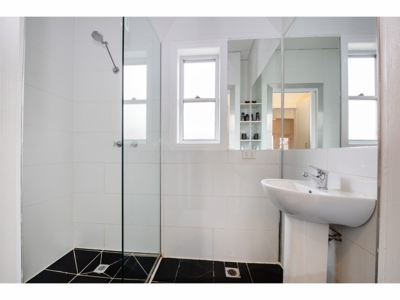 1/393 Griffith Road, Lavington NSW 2641