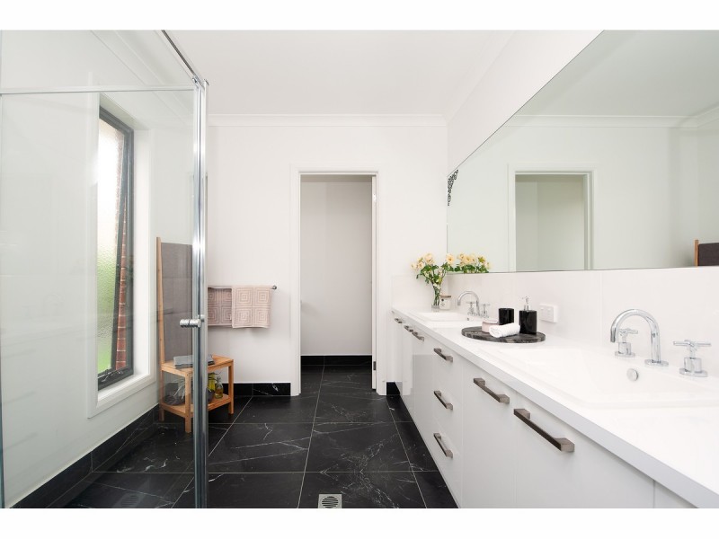 10 Cremin Court, Thurgoona NSW 2640