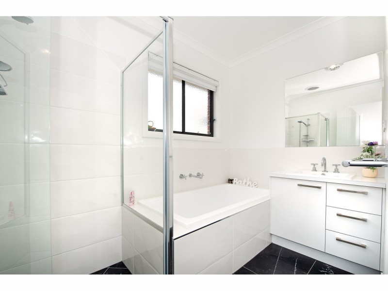 10 Cremin Court, Thurgoona NSW 2640