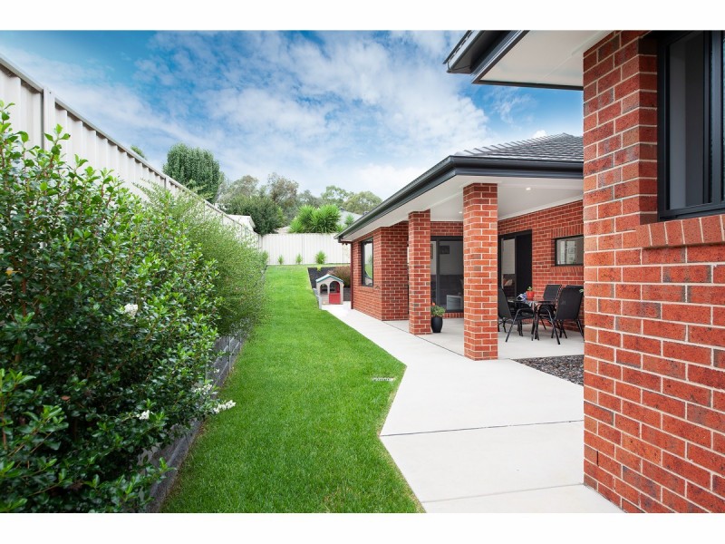 10 Cremin Court, Thurgoona NSW 2640