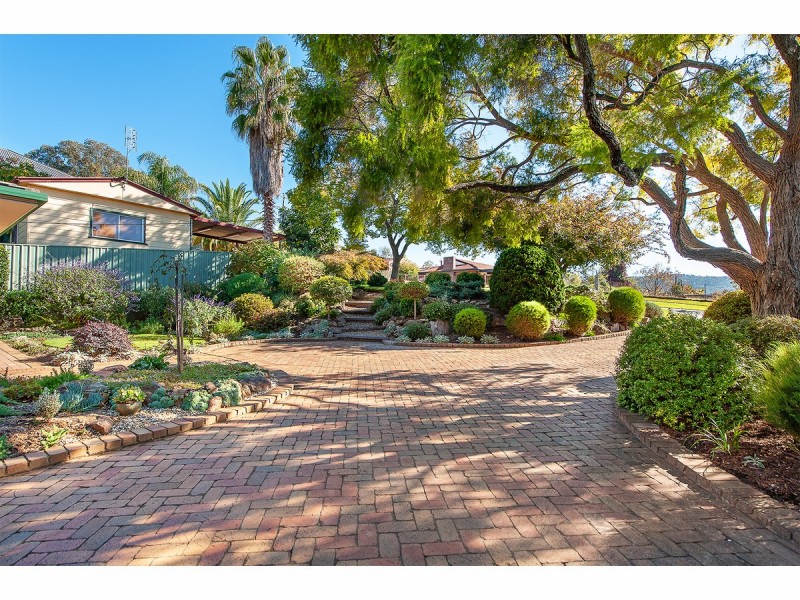 673 Pearsall Street, Lavington NSW 2641