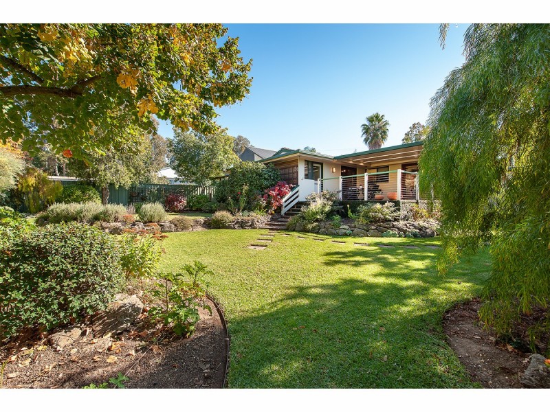 673 Pearsall Street, Lavington NSW 2641