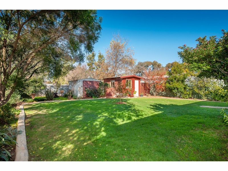 132 Hammer Street, Howlong NSW 2643