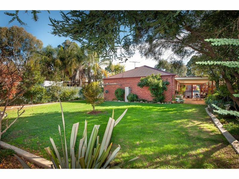 132 Hammer Street, Howlong NSW 2643