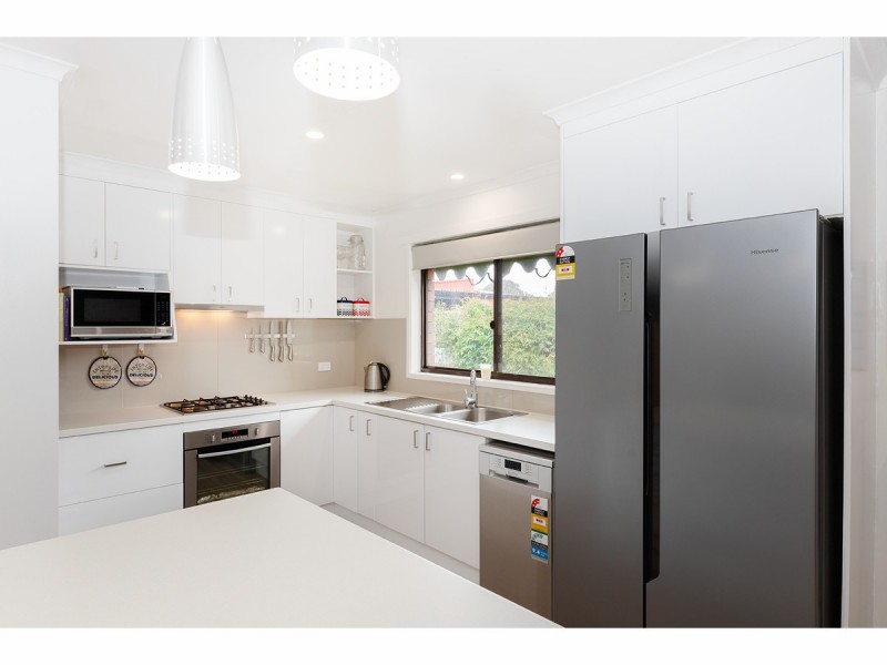 2/23 Wentworth Court, Lavington NSW 2641