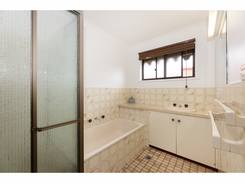 2/23 Wentworth Court, Lavington NSW 2641