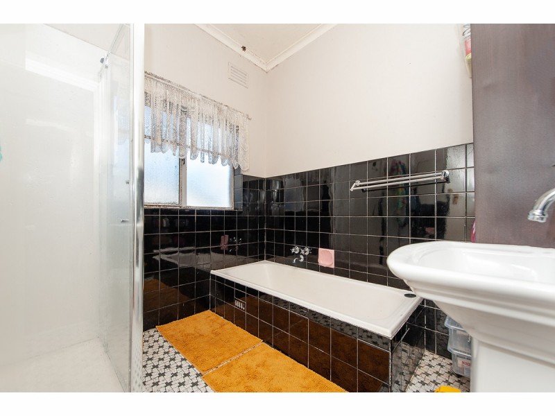 460 Bownds Street, Lavington NSW 2641