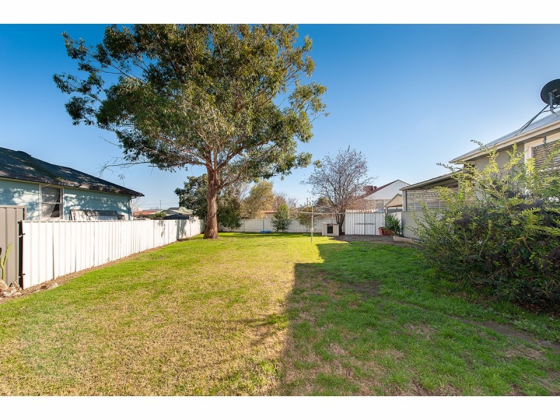327 Curlew Crescent, North Albury NSW 2640