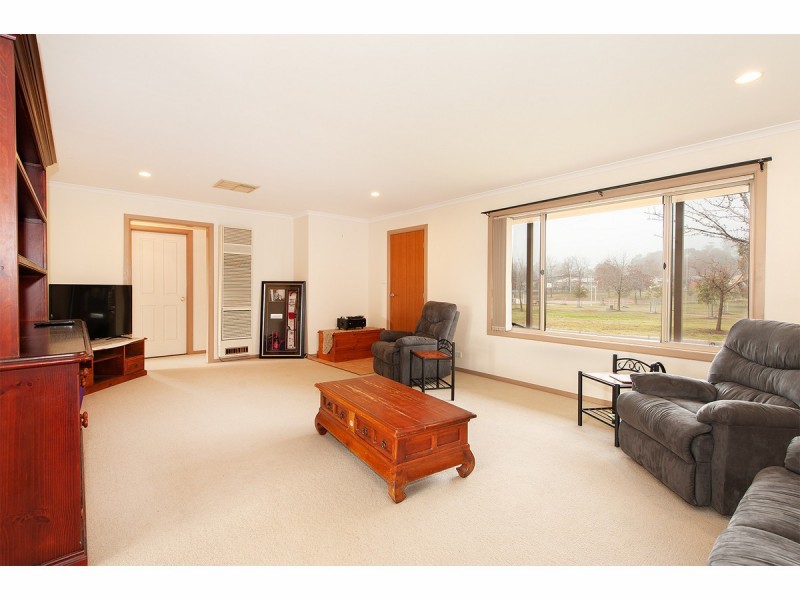 11 Oakmont Circuit, Wodonga VIC 3690