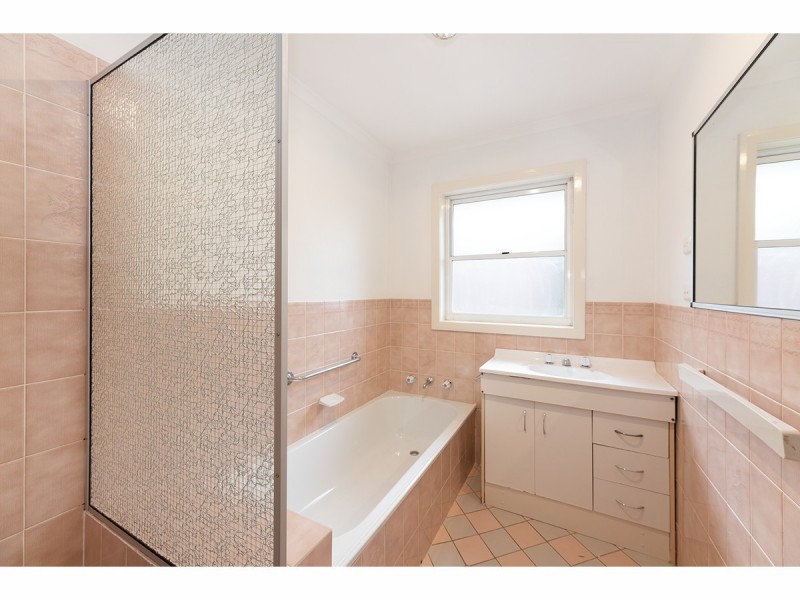 18 Benn Crescent, West Albury NSW 2640