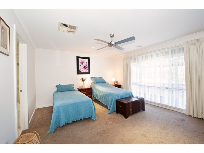 4 Cremin Court, Thurgoona NSW 2640