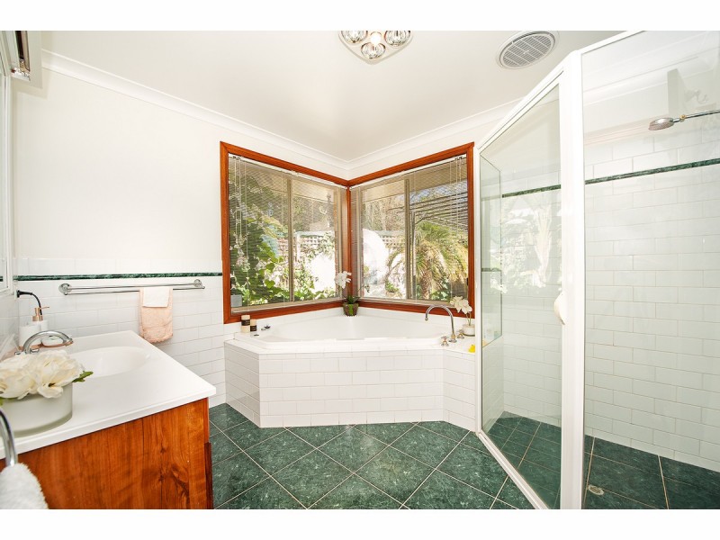 28 Hamilton Valley Court, Lavington NSW 2641