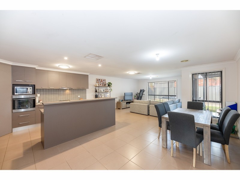 9 Wills Court, Thurgoona NSW 2640