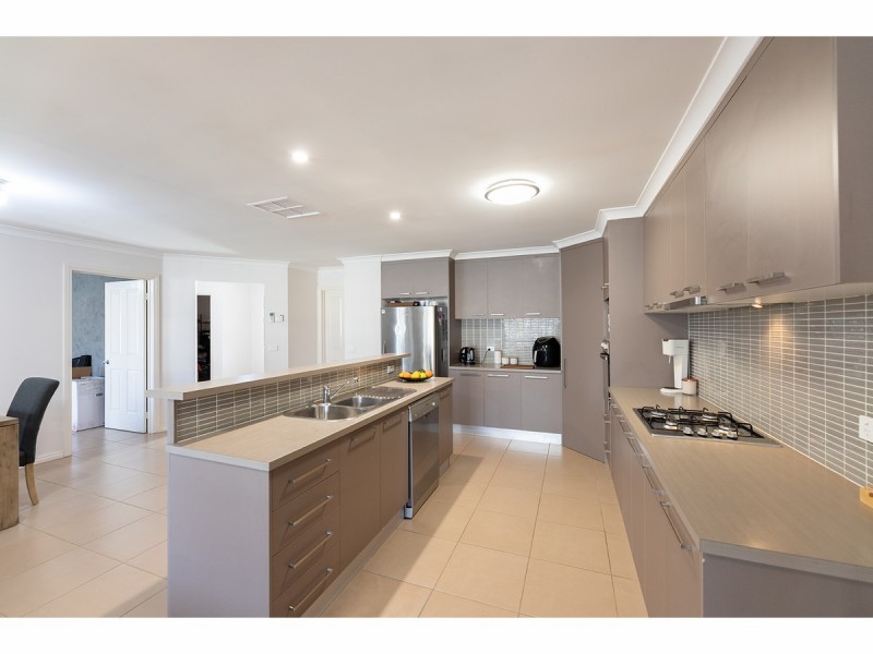 9 Wills Court, Thurgoona NSW 2640