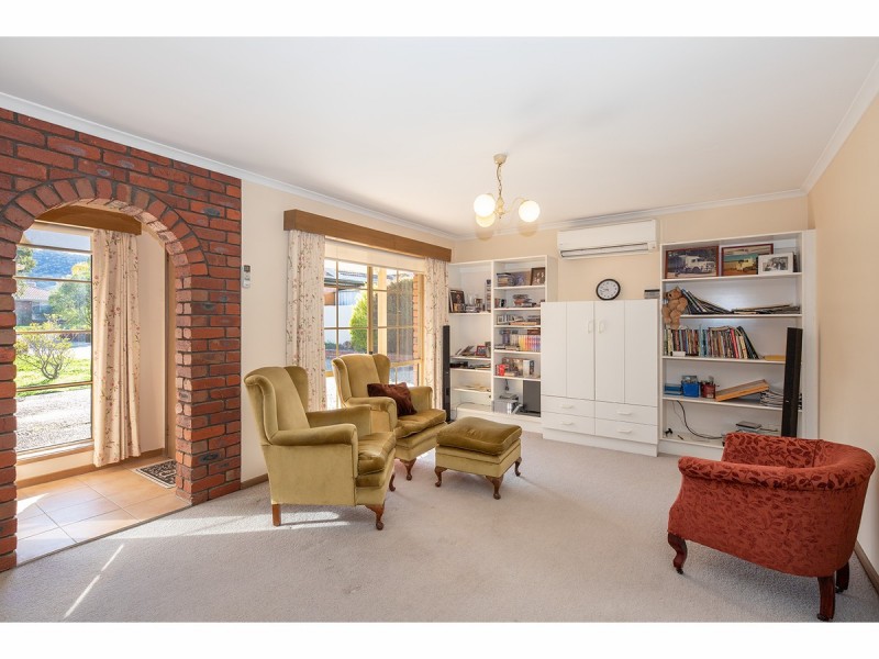 2/52 McMaster Avenue, Lavington NSW 2641