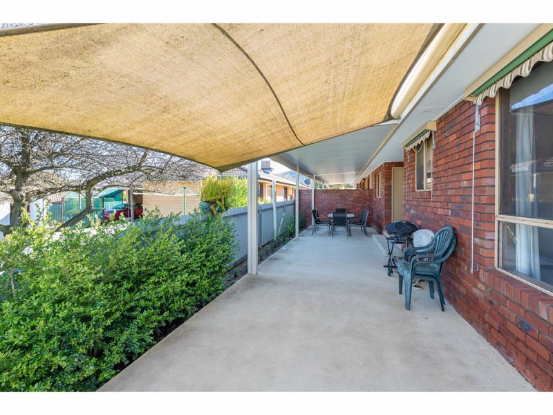 2/52 McMaster Avenue, Lavington NSW 2641
