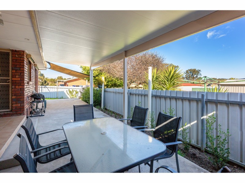 2/52 McMaster Avenue, Lavington NSW 2641