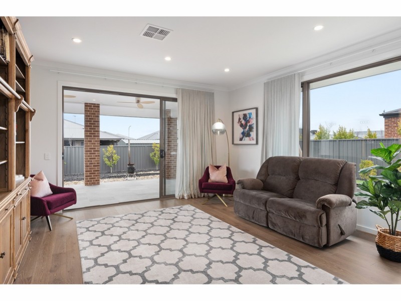 21 Yarrabee Drive, Wirlinga NSW 2640