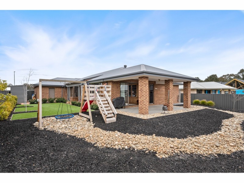 21 Yarrabee Drive, Wirlinga NSW 2640