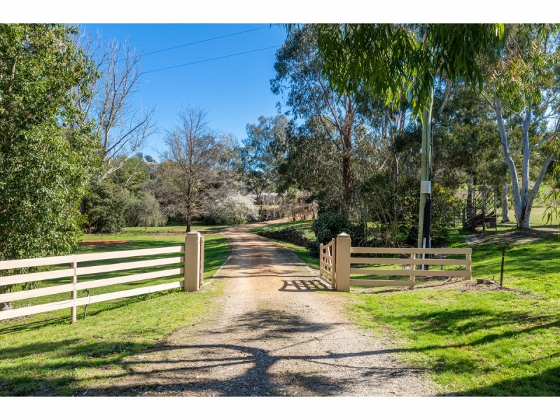 301 Splitters Creek Road, Splitters Creek NSW 2640