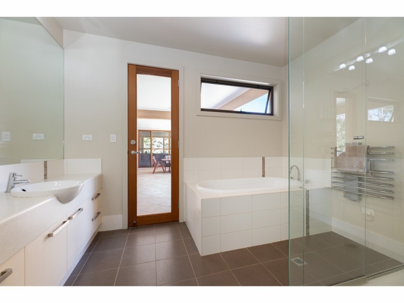 301 Splitters Creek Road, Splitters Creek NSW 2640