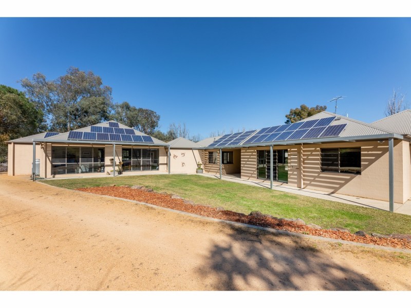 301 Splitters Creek Road, Splitters Creek NSW 2640