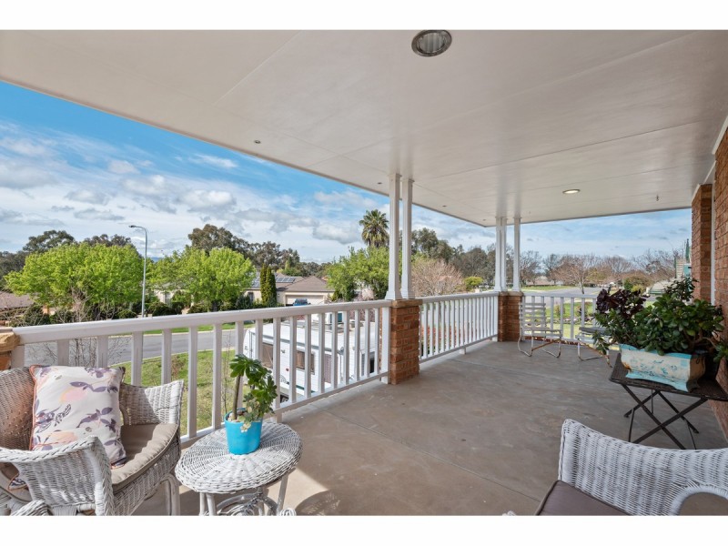 1 The Copse, Thurgoona NSW 2640