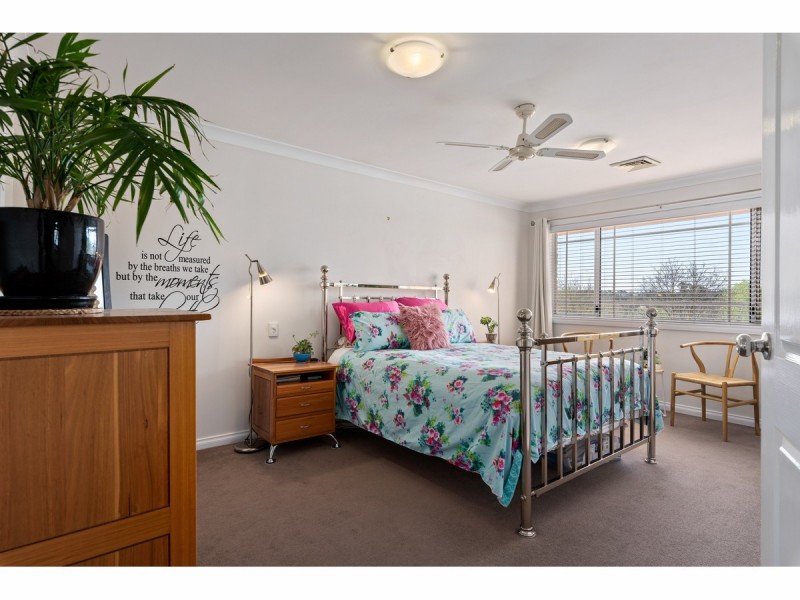 1 The Copse, Thurgoona NSW 2640