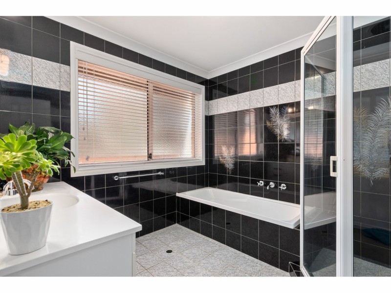 1 The Copse, Thurgoona NSW 2640