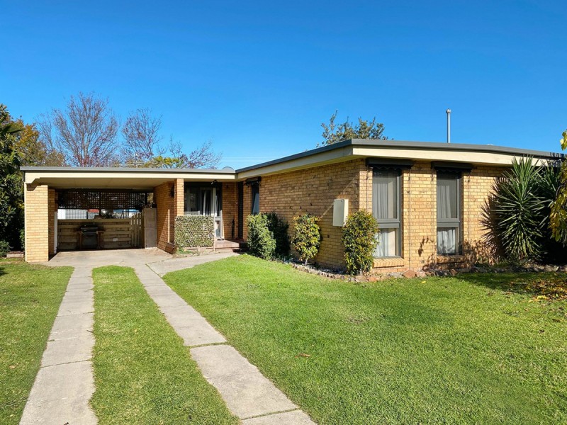 331 Haines Court, Lavington NSW 2641