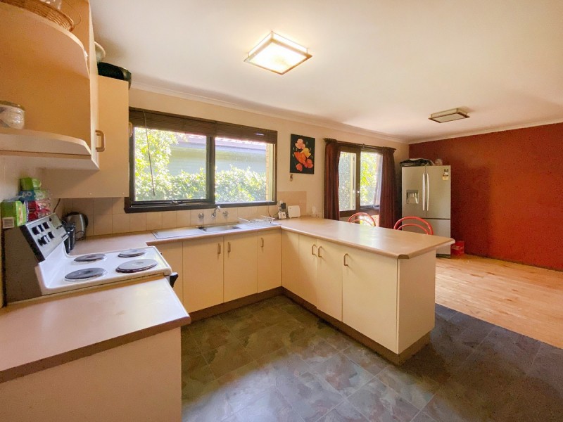 331 Haines Court, Lavington NSW 2641