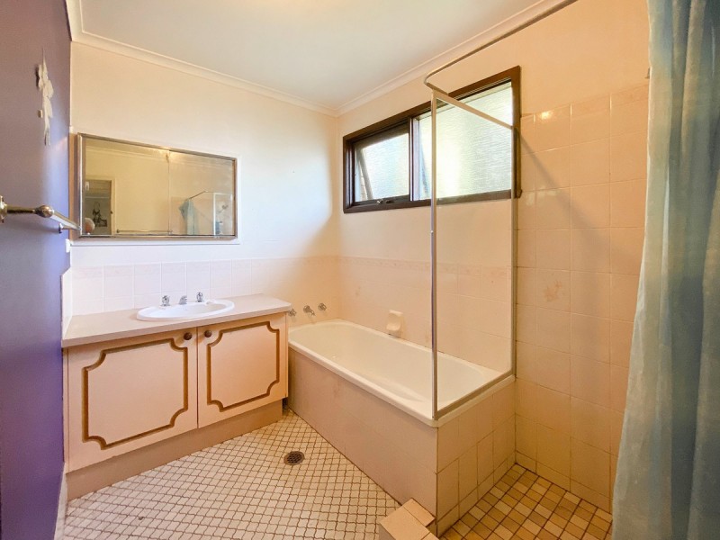331 Haines Court, Lavington NSW 2641