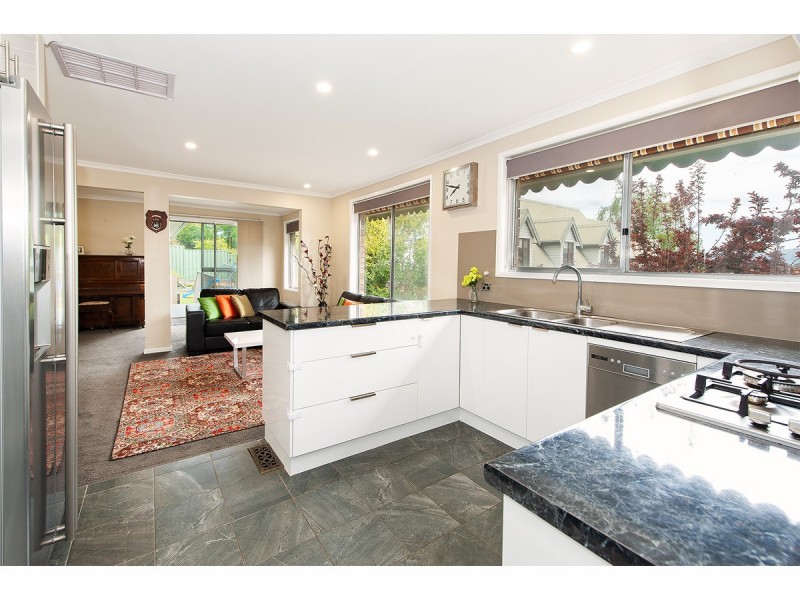 47 Western View Drive, West Albury NSW 2640