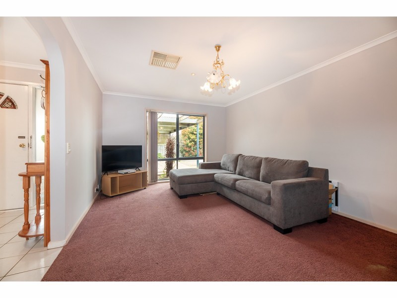 92 Hammer Street, Howlong NSW 2643