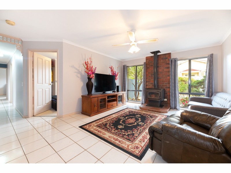 92 Hammer Street, Howlong NSW 2643