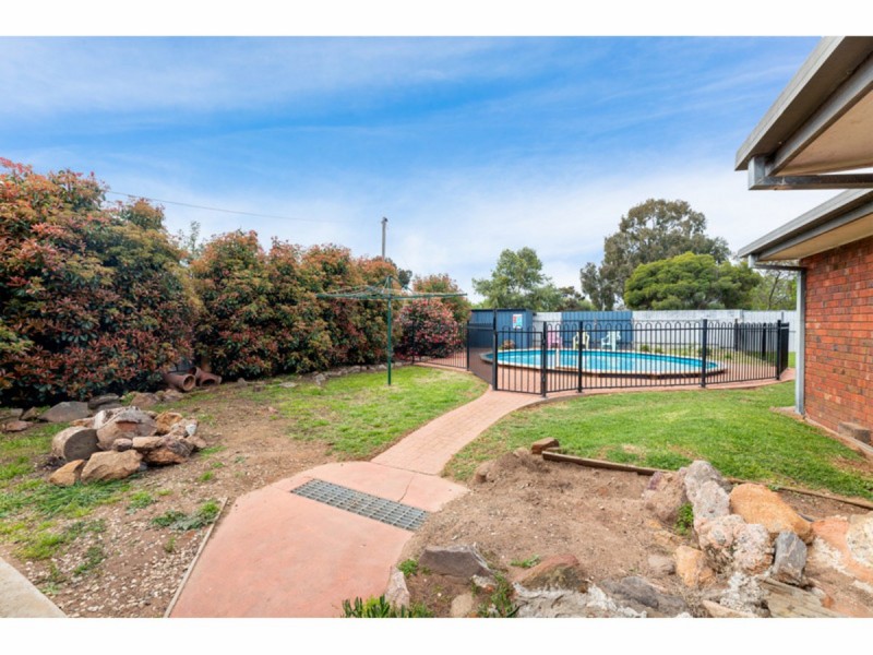 92 Hammer Street, Howlong NSW 2643