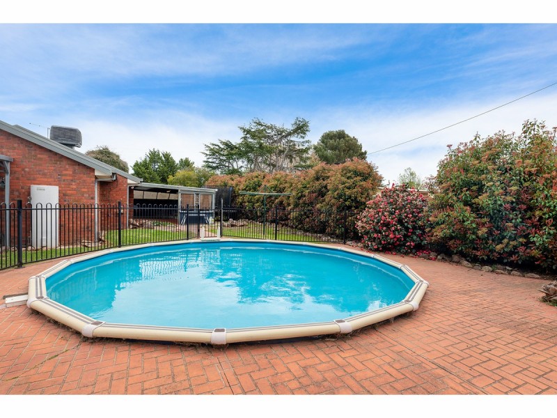 92 Hammer Street, Howlong NSW 2643