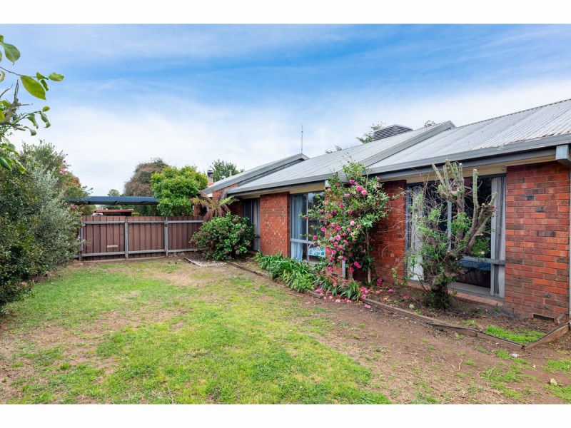 92 Hammer Street, Howlong NSW 2643